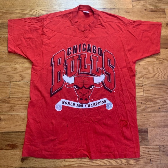 MOVING SALE- Vtg 91 Bulls Championship Shirt OFFERS/BUNDLES ACCEPTED - Picture 3 of 5